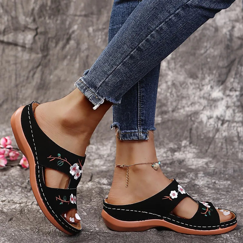 Élise™ | Sandales en cuir avec fleurs brodées