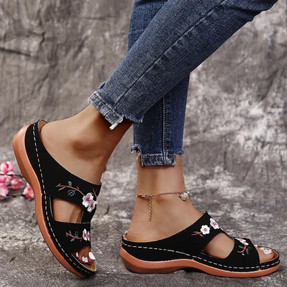 Élise™ | Sandales en cuir avec fleurs brodées