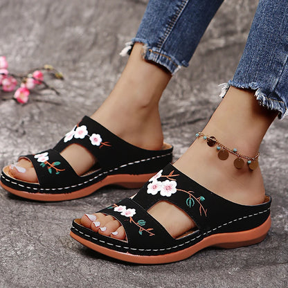 Élise™ | Sandales en cuir avec fleurs brodées