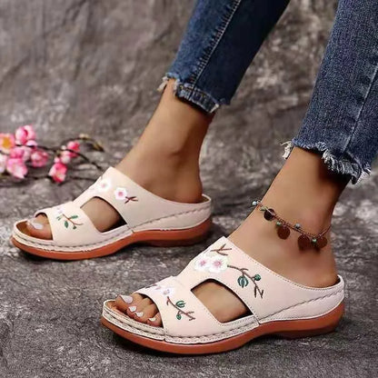 Élise™ | Sandales en cuir avec fleurs brodées