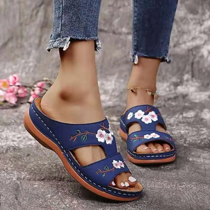Élise™ | Sandales en cuir avec fleurs brodées